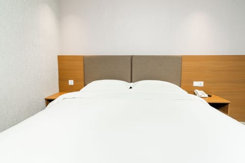 Economy Double Room | Desk, free WiFi