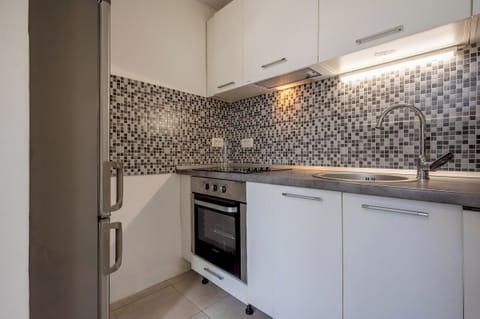 Premium Apartment, Courtyard View | Private kitchen