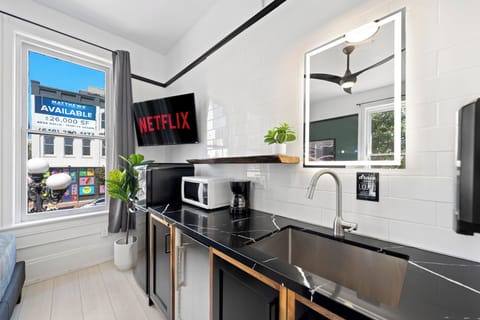 Deluxe Studio Suite | Private kitchenette | Mini-fridge, microwave, cookware/dishes/utensils, paper towels