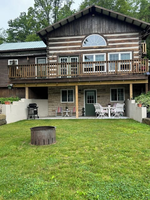 VRBO is the basement it does not include upstairs space