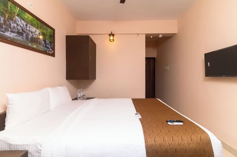 Standard Double Room, Pool View | Premium bedding, in-room safe, desk, iron/ironing board