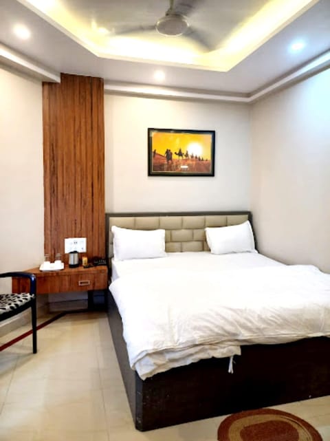 Deluxe Double Room, City View, Executive Level | Free WiFi, bed sheets