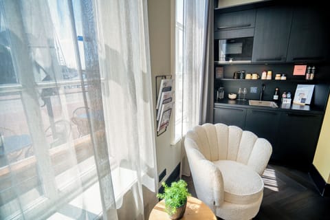 Junior Suite, Canal View | Egyptian cotton sheets, premium bedding, minibar, blackout drapes