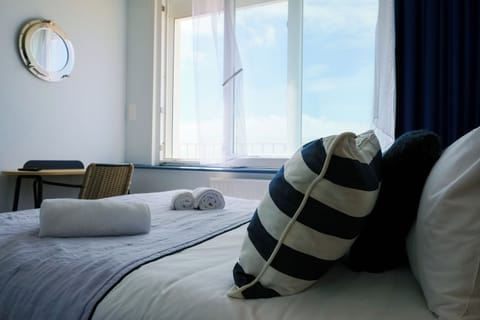 Standard Room, Ocean View | In-room safe, desk, blackout drapes, soundproofing