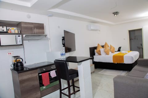 Deluxe Studio Suite, Garden View | In-room safe, desk, iron/ironing board, free WiFi