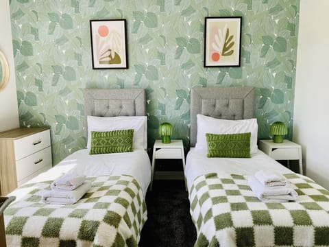 [Bedroom 2] Twin single beds