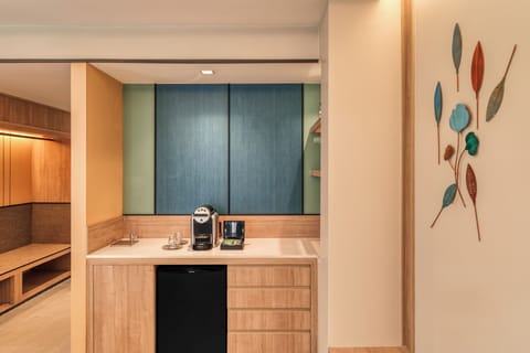 Club One Bedroom Suite | Hypo-allergenic bedding, pillowtop beds, in-room safe, desk