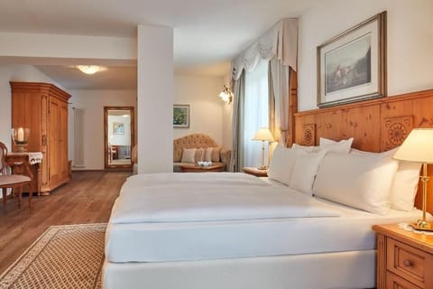 Standard Double or Twin Room | In-room safe, soundproofing, free WiFi, bed sheets