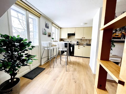 Apartment, 2 Bedrooms, City View | Dining