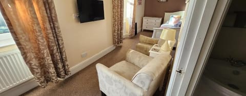 Deluxe Double Room, 1 King Bed, Mountain View | Iron/ironing board, free WiFi