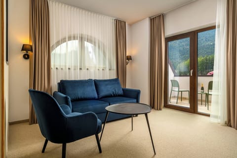 Deluxe Suite, Balcony, Mountain View | In-room safe, blackout drapes, soundproofing, iron/ironing board