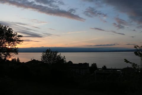 Couché de soleil sur le lac