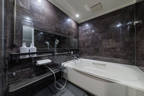 Premium Suite, 2 Double Beds, Non Smoking, Sauna | Bathroom | Separate tub and shower, hair dryer, slippers, towels