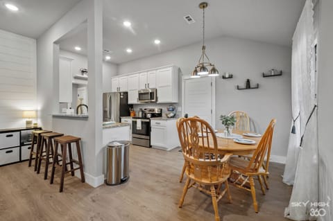 Seating for 3 at the kitchen counter!