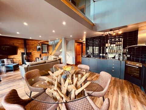 Open plan kitchen and dining area