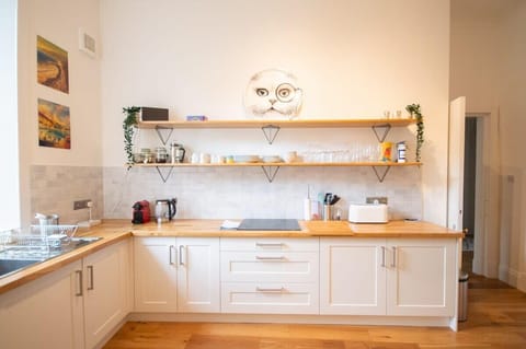 Fully equipped modern kitchen so you can cook up a storm