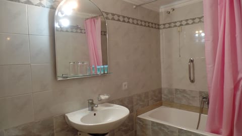 Standard Double or Twin Room, Sea View | Bathroom | Deep soaking tub, free toiletries, hair dryer, towels