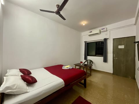 Deluxe Double Room, Balcony, City View | Desk, free WiFi