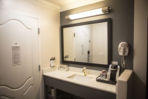 Basic Double Room | Bathroom | Shower, free toiletries, hair dryer, towels