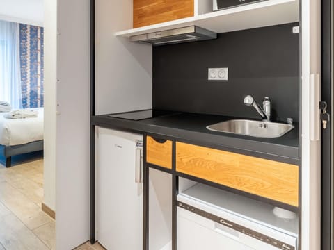 Suite, 1 Double Bed with Sofa bed, Balcony | Hypo-allergenic bedding, in-room safe, desk, blackout drapes