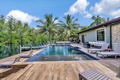 Gorgeous relaxing back yard