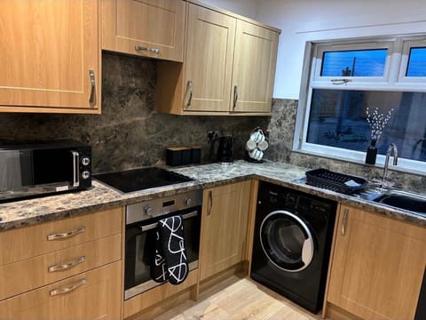 Bright kitchen , with dishwasher, washing machine , fridge/freezer and oven and hob