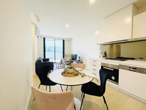 Standard Apartment | In-room dining