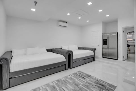 Villa, 4 Bedrooms | Interior