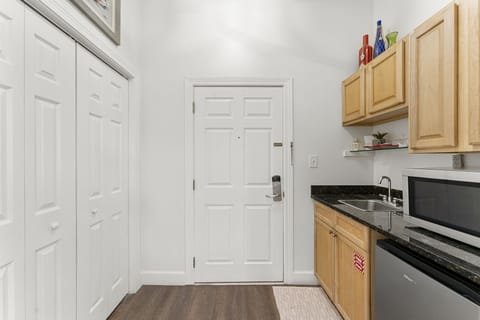 Condo, 1 Bedroom | Private kitchen