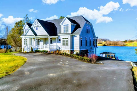 Lakeside home with a spacious driveway and beautiful water views, perfect for a serene getaway