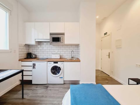 Standard Studio | Down comforters, laptop workspace, iron/ironing board, free WiFi