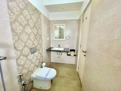 Deluxe Double Room | Bathroom