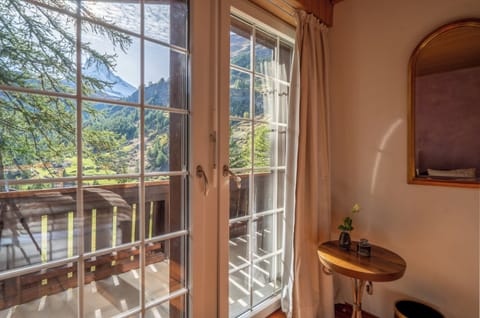 Luxury Chalet, Mountain View | Blackout drapes, soundproofing, free WiFi