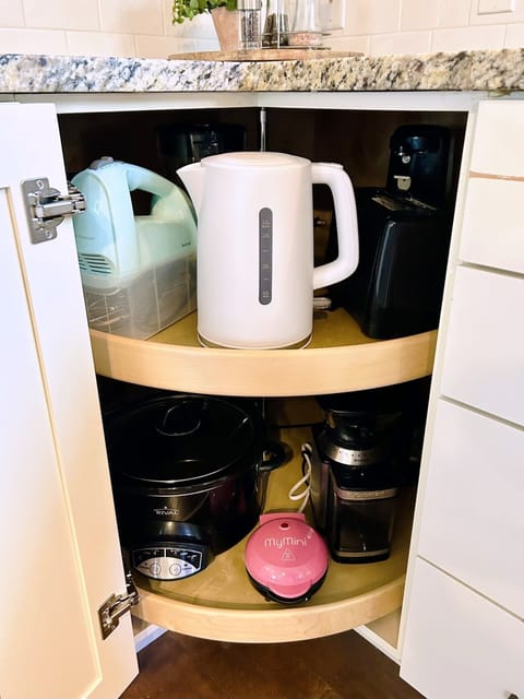 Small appliances include toaster, kettle, blender, crockpot, and more!