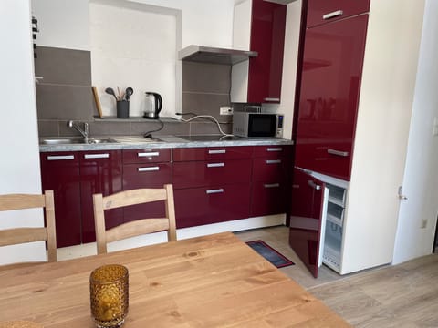 Skiers Apartment | Private kitchen | Highchair