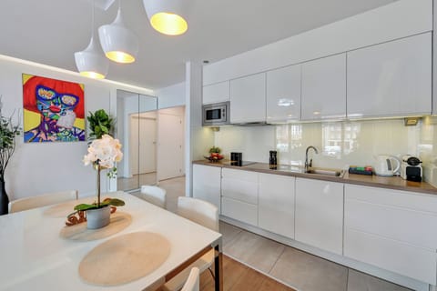 Family Apartment | Private kitchenette | Fridge, stovetop, coffee/tea maker, electric kettle