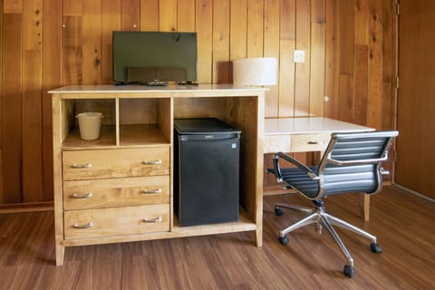 Room, 2 Queen Beds (Lodge) | Iron/ironing board, WiFi, bed sheets