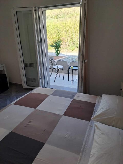 Deluxe Double Room, Mountain View | Desk, free WiFi