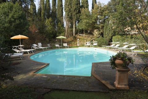 Water, Plant, Swimming Pool, Tree, Body Of Water, Outdoor Furniture, Shade, Leisure, Real Estate, Landscape