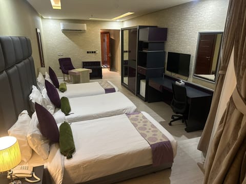 Standard Triple Room | Desk, free WiFi