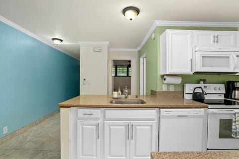 Condo, 1 Bedroom | Private kitchen | Fridge, oven, coffee/tea maker, toaster