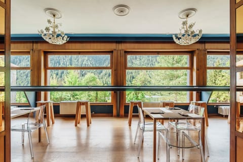 Daily continental breakfast (EUR 15 per person)