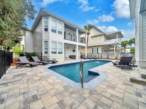 Large Pool Between The Main House and Carriage House