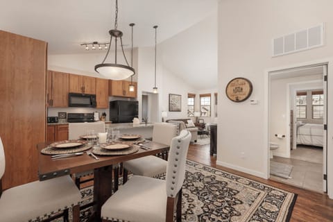 SG Ten Mile H302 dining area