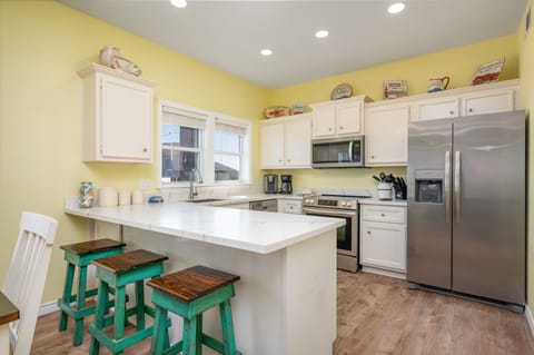 Love to cook? You’ll feel right at home in this thoughtfully equipped kitchen.