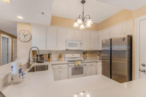 Condo, Multiple Beds (Palm Beach C21) | Private kitchen | Oven