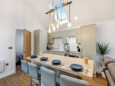 Kitchen/diner | Syke Farm Cottage, Littleborough