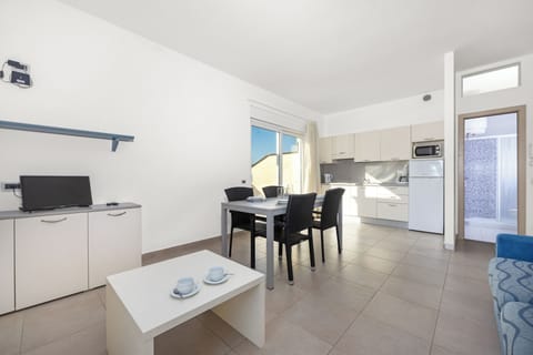 Superior Condo, 2 Bedrooms, Balcony | Living area