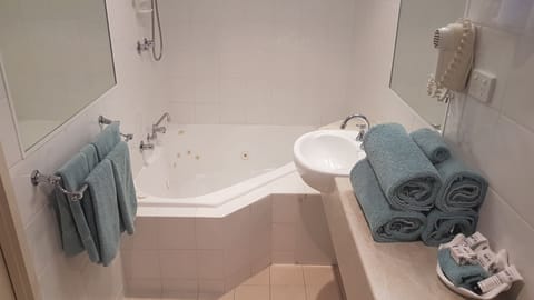 Deluxe Spa | Private spa tub