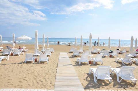 Private beach nearby, free beach shuttle, sun loungers, beach umbrellas